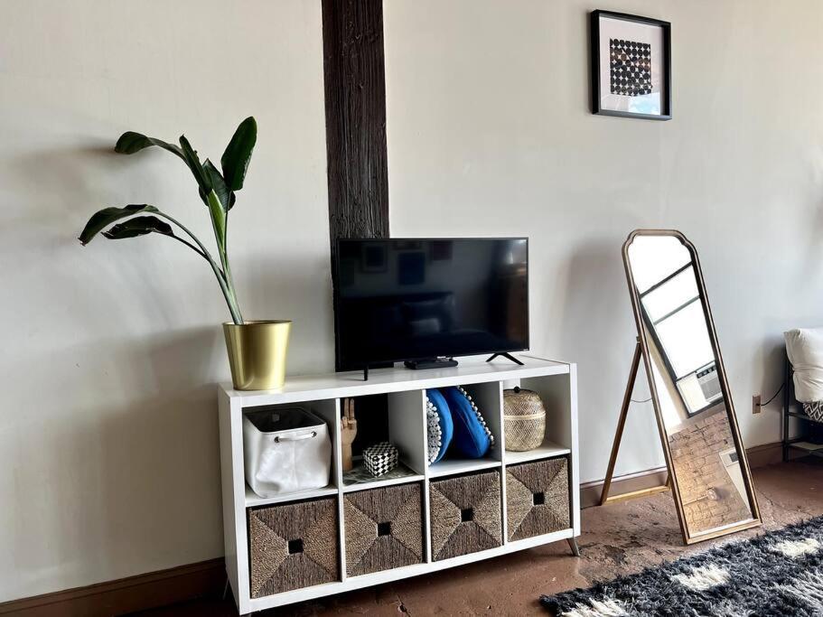 420 Friendly Boho Loft Downtown King Suite Free Parking Детройт Экстерьер фото